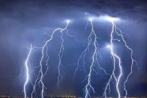 Bihar Weather Alert: अगले तीन दिन भारी बारिश और ठनका, बीस जिलों में येलो अलर्ट, जनजीवन पर असर