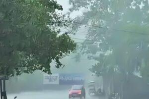 Bihar Weather Alert: सावधान! बिहार के कई जिलों में मूसलाधार बारिश, बिजली गिरने और तेज हवा का खतरा