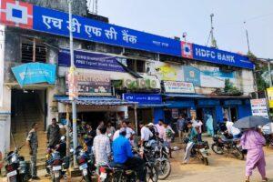 HDFC बैंक डकैती मामले में अब तक पुलिस के हाथ खाली, 2 से पूछताछ जारी