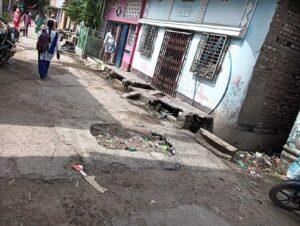 एनएच 80 व अन्य सड़क पर बने गड्ढे दे रहे हादसे को आमंत्रण