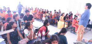 Chaibasa News : स्लम बस्तियों में शिक्षा की अलख जगा रहे केशव मिश्रा