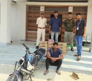 वाहन जांच में 108 लीटर शराब के साथ तस्कर गिरफ्तार, बाइक जब्त