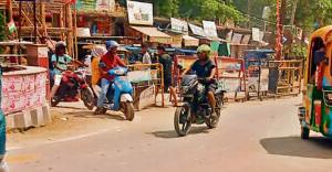 Saran News : शहर में ट्रैफिक नियमों का नहीं हो रहा पालन, बढ़ रहीं दुर्घटनाएं