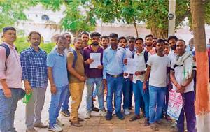 Saran News : बेल्ट्रॉन के डाटा ऑपरेटरों ने डीएम से की अविलंब प्रतिनियुक्ति की मांग