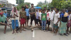 बाढ़ पीड़ितों ने मुआवजे की मांग को लेकर एनएच 80 को चार घंटे तक रखा जाम