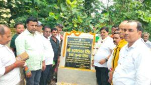 विद्यार्थियों में शिक्षा के साथ संस्कार भी जरूरी : विधायक- विधायक चुन्ना सिंह ने प्लस टू विधालय पत्थरड्डा में 1.14 करोड़ की लागत से 11 कमरे का आधारशिला रखी