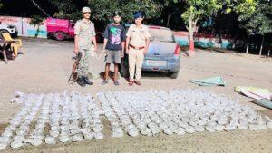 कार से 138 लीटर शराब बरामद, तस्कर गिरफ्तार