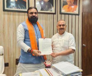 कार्यपालक सहायक, रोजगार सेवक व मीटर रीडर  की मांगों को लेकर डिप्टी सीएम से मिले पूर्व सांसद