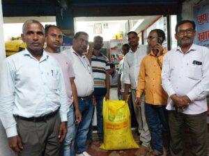 Giridih News :किसानों को सरकारी दर पर मिली यूरिया
