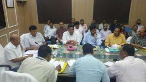 Deoghar News : विकास योजनाओं में तेजी लायें और समय सीमा का रखें ख्याल : समिति