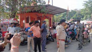 पुलिस ने की वाहनों के कागजातों की जांच
