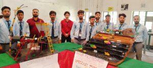एआई रोबोट ने मारी बाजी, स्मार्ट डस्टबिन और पावर बूस्टर ने बटोरी सराहना
