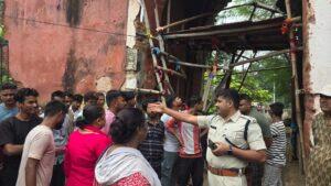 क्षतिग्रस्त उत्तरी किला गेट को बंद करने का लोगों ने किया विरोध