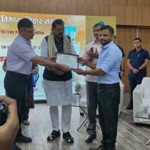 प्रदीप शर्मा को पर्यटन मंत्री ने किया सम्मानित
