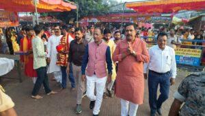सांसद और एमएलसी ने थावे मंदिर में हवन की तैयारियों का लिया जायजा
