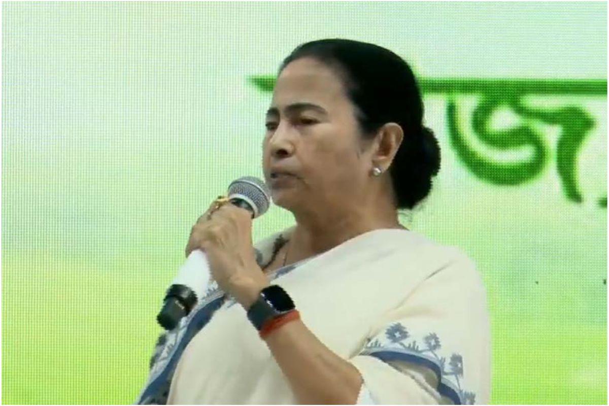 WB : ममता बनर्जी ने भाजपा पर किया कटाक्ष कहा, हम राजनीति पर कम विकास पर ज्यादा करते है विश्वास