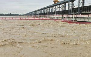 कोसी बराज के 14 फाटक खोले गए, उफनाने लगी नदी, बिहार में तटबंधों की निगरानी हुई तेज