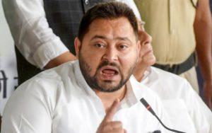 तेजस्वी के पास कैसे आए दो EPIC नंबर? चुनाव आयोग ने भेजा नोटिस, NDA ने की FIR की मांग
