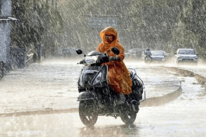 Jharkhand Weather: झारखंड के 13 जिलों में आज तेज बारिश और वज्रपात, 29 जून को 7 जिलों में भारी बारिश की चेतावनी
