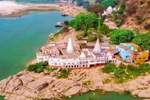 गंगा की गोद में बसा रहस्यमय मंदिर, जहां आज भी गूंजती है गुरु वशिष्ठ की आस्था