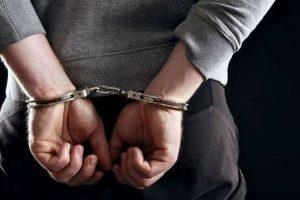 Bihar: पुलिस आई तो छत से कूदा, कमर में लटकती दिखी पिस्टल… फिल्मी अंदाज में पकड़ा गया बदमाश