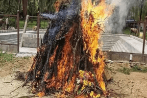 Bihar Crime: पुलिस ने जलती चिता से निकाला महिला का अधजला शव, चुपके से जला रहे थे ससुरालवाले