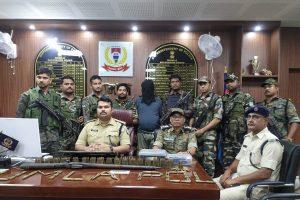 झारखंड में JJMP को बड़ा झटका, 5 लाख का इनामी सबजोनल कमांडर राइफल के साथ अरेस्ट, बच निकला सुप्रीमो रविंद्र यादव