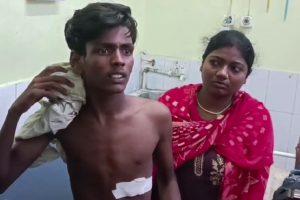 Murder News: धनबाद रेलवे स्टेशन पर  युवक की चाकू मारकर हत्या, बचाने आया छोटा भाई भी घायल