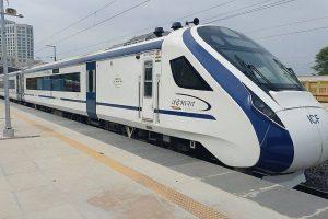 Vande Bharat Train: अब भागलपुर से नहीं यहां से खुलेगी हावड़ा वंदे भारत ट्रेन, जल्द घोषित की जायेगी तिथि और टाइम-टेबल