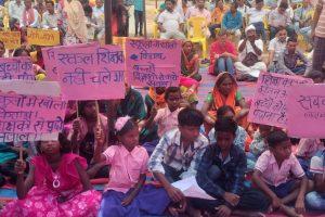 RTE Jansunwai: &#8216;वह नहीं चाहतीं कि उनके बच्चे भी उनकी तरह मजदूरी करें&#8217; झारखंड की जनसुनवाई में छलका मां का दर्द