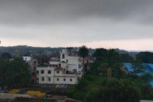 Jharkhand Weather : आसमान में छाए काले बादल, रांची समेत इन जगहों पर होने वाली है भारी बारिश