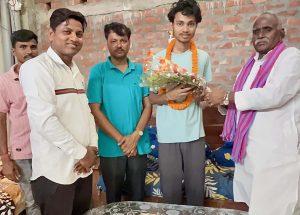 तन्मय को हम जिलाध्यक्ष ने दी बधाई