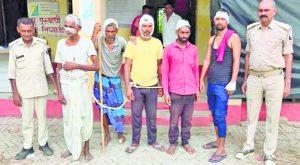 Gopalganj News : हत्या के बाद पुलिस के खिलाफ फूटा गुस्सा, आरोपितों के दरवाजे पर शव को जलाने पर आमादा थे ग्रामीण