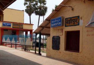प्रेमी के साथ चल रहे युवती ने ट्रेन से कटकर दी जान