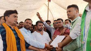 Giridih News: आजसू ने पावर ग्रिड में जड़ा ताला, आश्वासन पर आंदोलन समाप्त