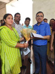 Bokaro News : पंचायत सचिवालय निर्माण को लेकर डीसी से मिलीं मुखिया