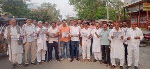अहमदाबाद प्लेन क्रैश में मारे गये लोगों को कैंडल  जलाकर दी श्रद्धांजलि