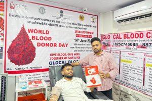 विश्व रक्तदान दिवस : जिला बाल संरक्षण इकाई के कर्मियों ने किया रक्तदान