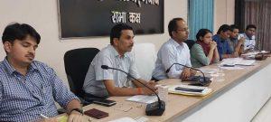 निर्वाचन प्रक्रिया को सर्वोच्च प्राथमिकता देकर करें काम : डीएम
