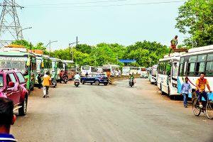 Jamshedpur News : प्रशासनिक चेतावनियां असरहीन, अवैध पार्किंग जारी, रोज जाम में फंस रहे लोग