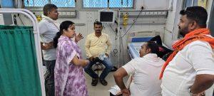 ट्रक के धक्के से बाइक सवार युवक घायल