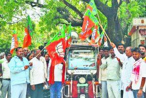 Saran News : भाजपा के प्रचार रथ को दिखायी हरी झंडी, कार्यकर्ताओं में उत्साह