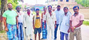 Saran News : सौ केवीए ट्रांसफाॅर्मर की मांग को लेकर ग्रामीणों का प्रदर्शन