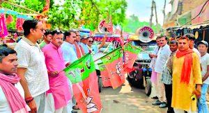 Saran News : पीएम की सभा को लेकर बाबा हरिहर नाथ मंदिर परिसर से रवाना हुआ प्रचार रथ