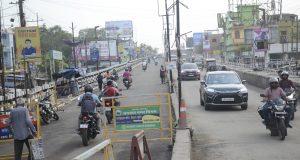 Dhanbad News: बैंक मोड़ फ्लाईओवर : दोनों लेन में चलने लगी गाड़ियां