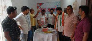 कांग्रेसियों ने मनाया राहुल गांधी का जन्मदिन, केक काटा