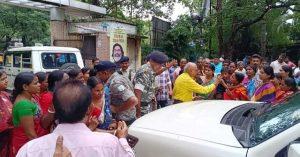 Jamshedpur News : मानगो के गोकुलनगर के 350 घरों को तोड़ने का आदेश, डीसी को रोक किया प्रदर्शन