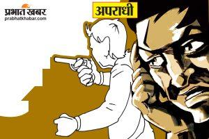 Saran News : लखनपुर बाजार में दिनदहाड़े कैफे से 60 हजार की लूट, हथियार लहराते बदमाश हुए फरार