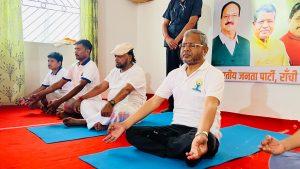 Political news : योग भारत की सांस्कृतिक विरासत, इसे दिनचर्या में शामिल करें : बाबूलाल मरांडी