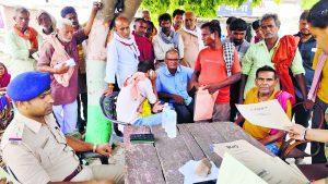 Gopalganj News : जनता दरबार : किसी को जमीन विवाद से मिली मुक्ति, किसी को अगली तारीख